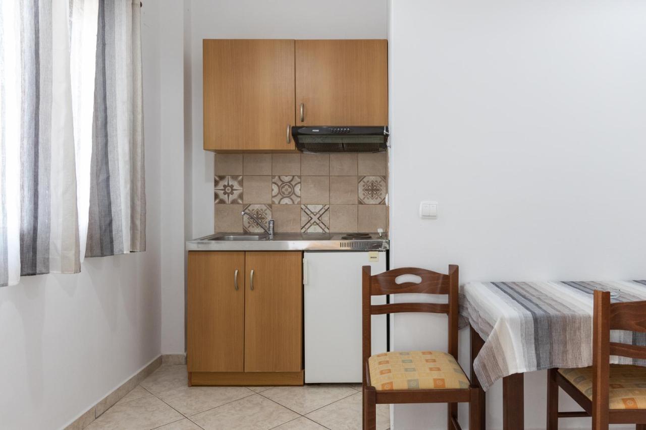 Alicia Studios Farsa Экстерьер фото