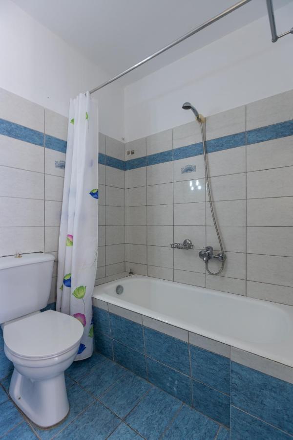 Alicia Studios Farsa Экстерьер фото