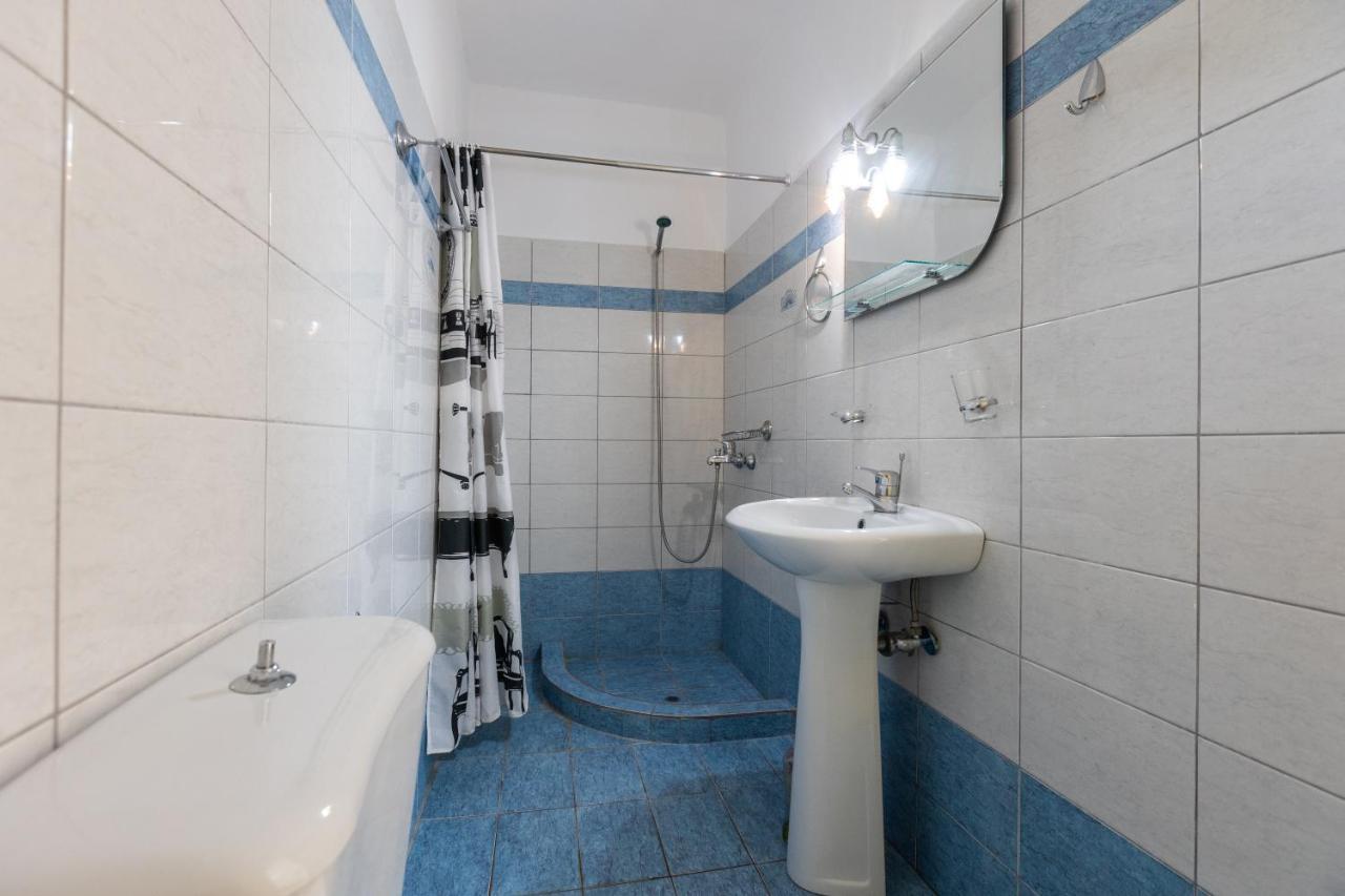 Alicia Studios Farsa Экстерьер фото