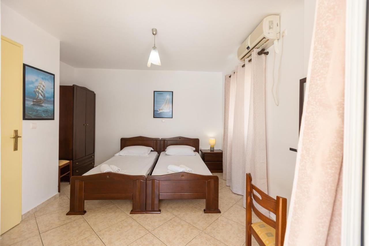 Alicia Studios Farsa Экстерьер фото