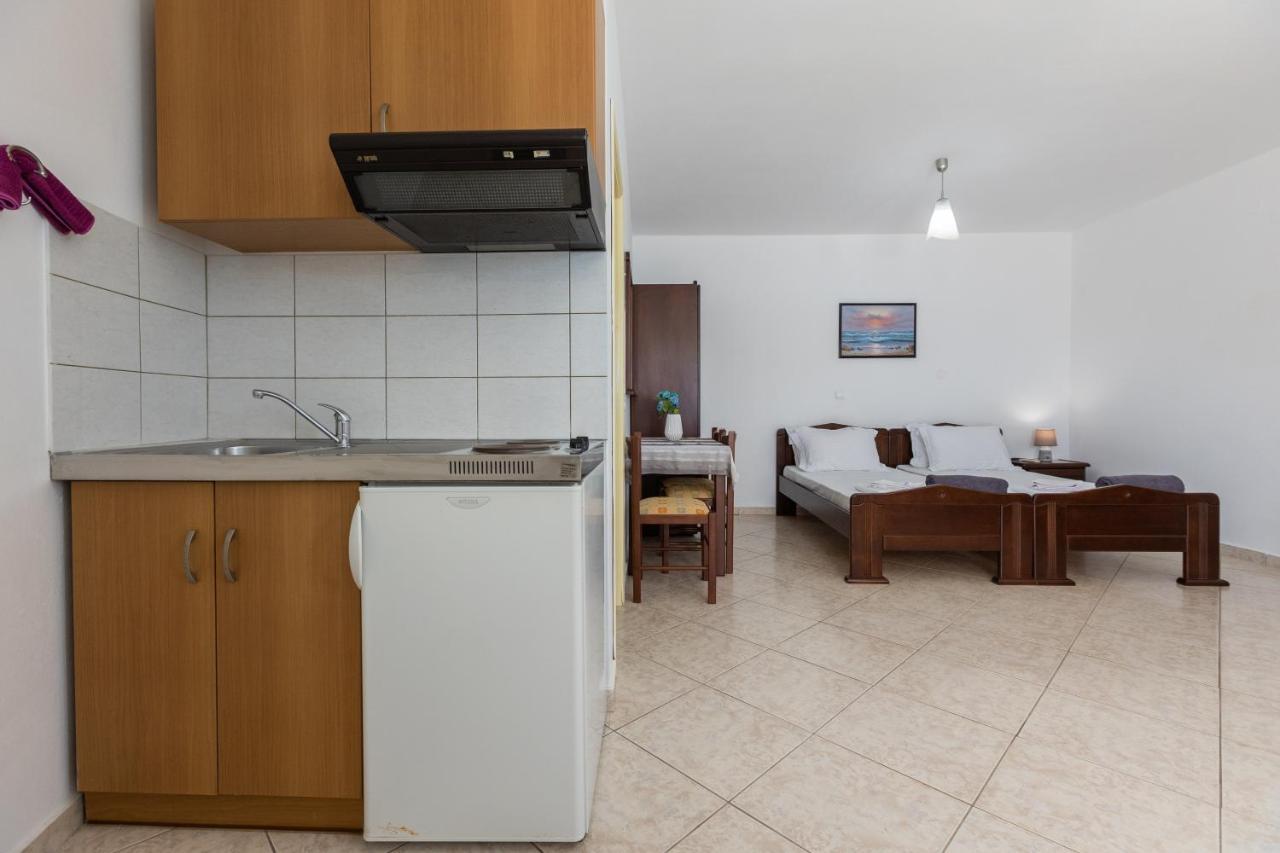 Alicia Studios Farsa Экстерьер фото